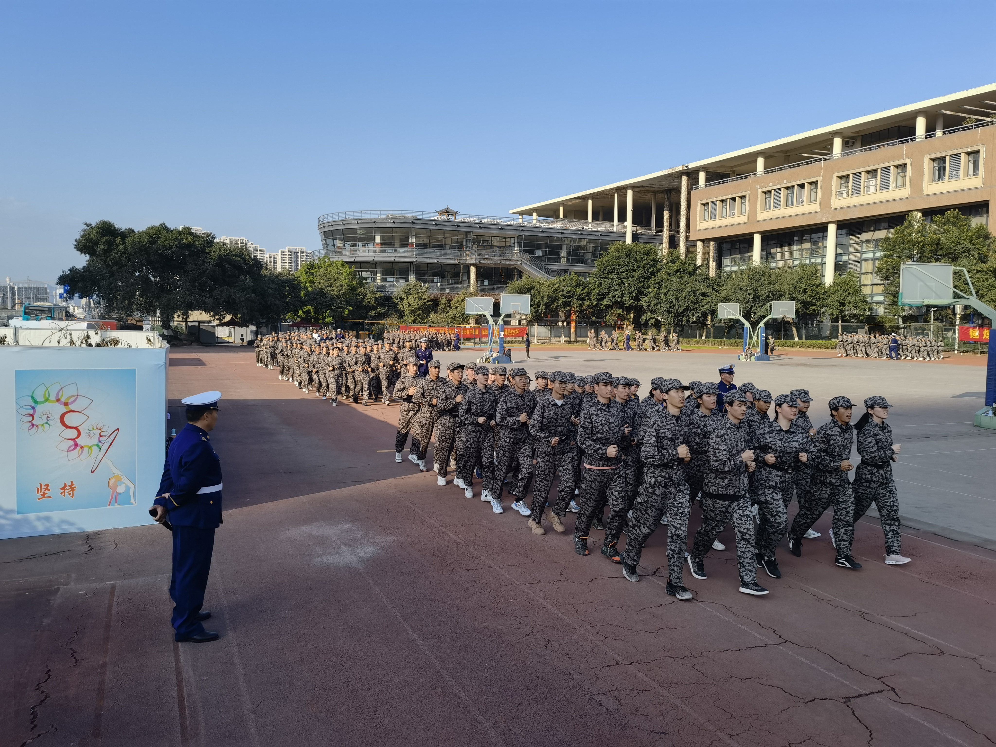 “學軍之風采，修身以匡國(guó)”——溫州中學新疆部2020學年(nián)軍訓閉幕式